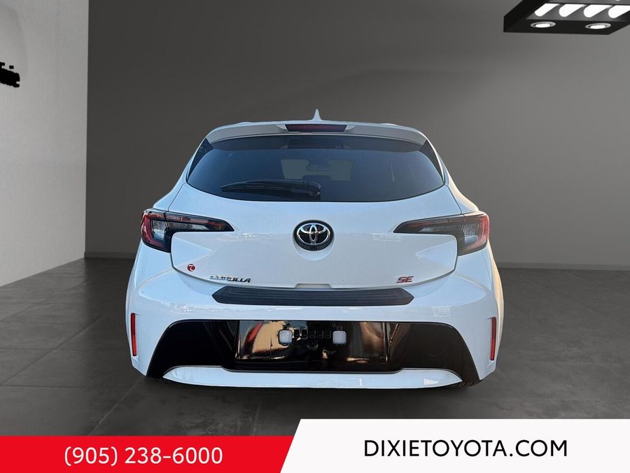 2023 Toyota Corolla Hatchback SE UPGRADE White