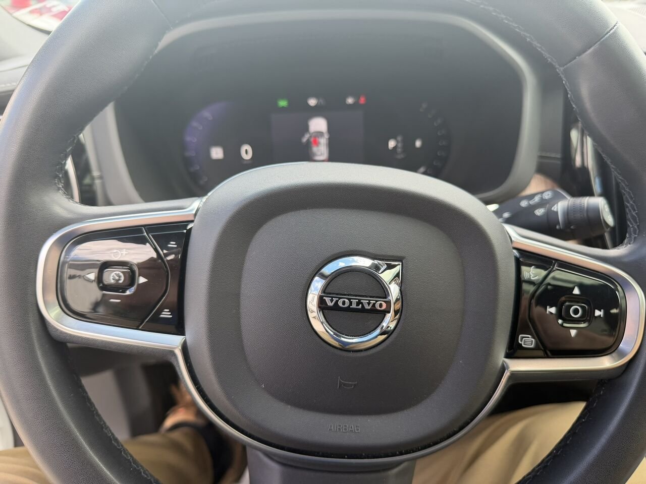 2023 Volvo XC60 B6 Ultimate AWD White Laval - photo #29