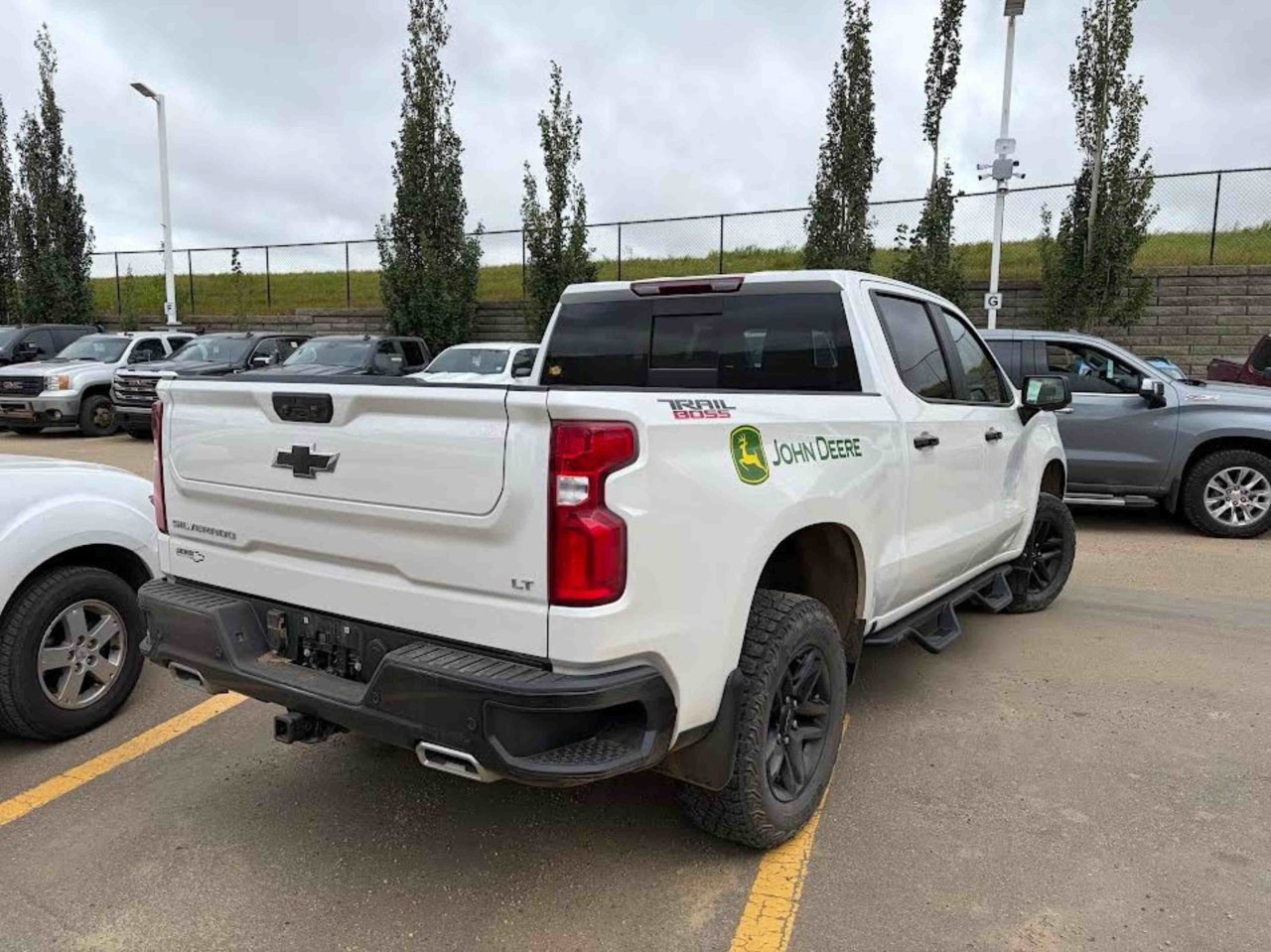 2024 Chevrolet Silverado 1500 4WD Crew Cab 147 LT Trail Boss White Sherwood Park - photo #3