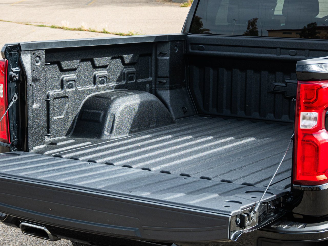 2023 Chevrolet Silverado 1500 4WD Crew Cab 147 RST Black Sherwood Park - photo #16