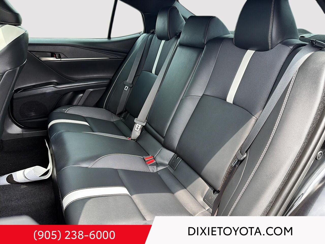 2026 Toyota Camry HYBRID SE UPGRADE AWD / CLEAN CARFAX / ALLOY WHEELS / MOONROOF / CARPLAY AND ANDROID AUTO Black Mississauga - photo #19
