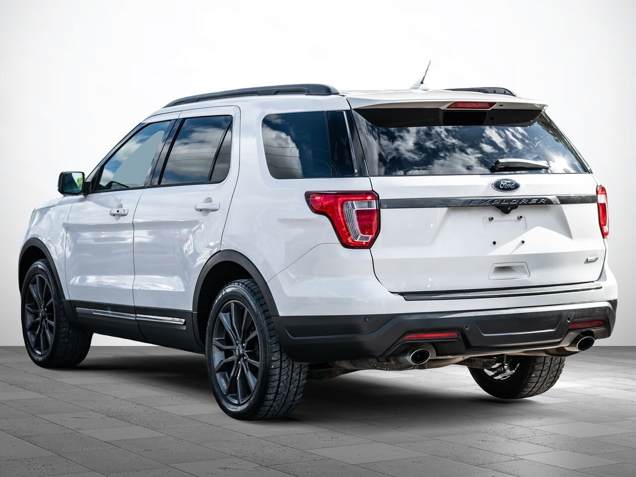 2019 Ford Explorer White Sainte-Julienne - photo #4