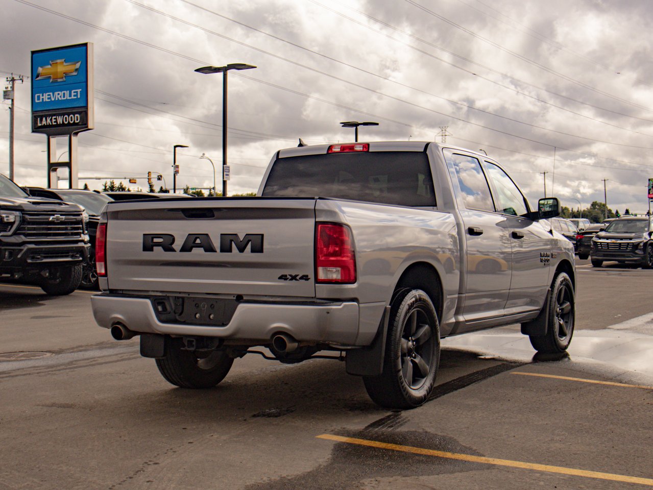 2020 Ram 1500 Classic Express 4x4 Crew Cab 5'7 Box Grey Sherwood Park - photo #9