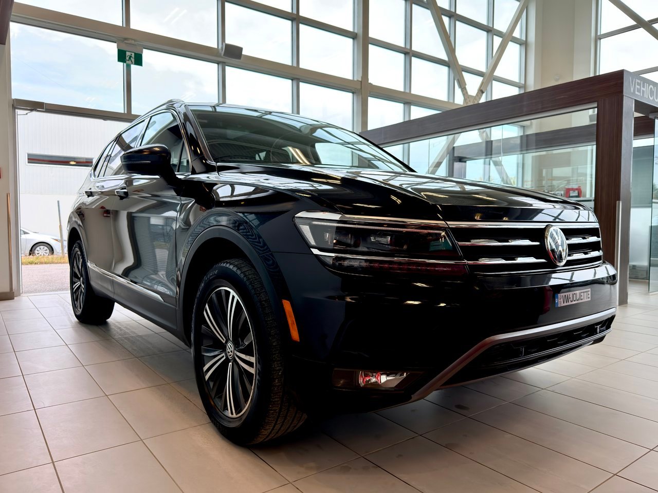 2018 Volkswagen Tiguan Black Notre-Dame-des-Prairies - photo #5
