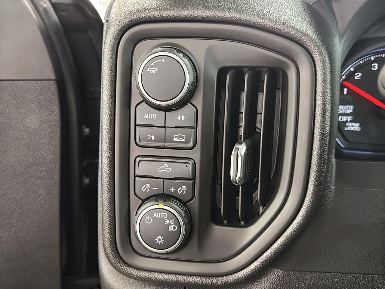 Chevrolet Silverado 1500 Custom cabine multiplace 4RM 147 po 2022 Noir Saint-Hyacinthe - photo #14
