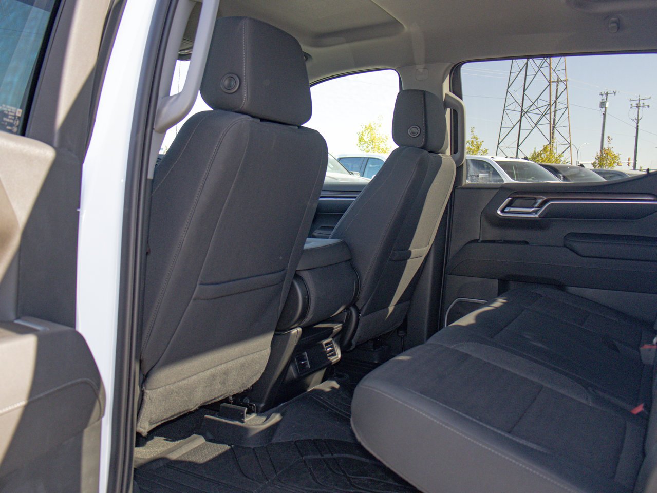 2023 Chevrolet Silverado 1500 4WD Crew Cab 147 LT White Sherwood Park - photo #29