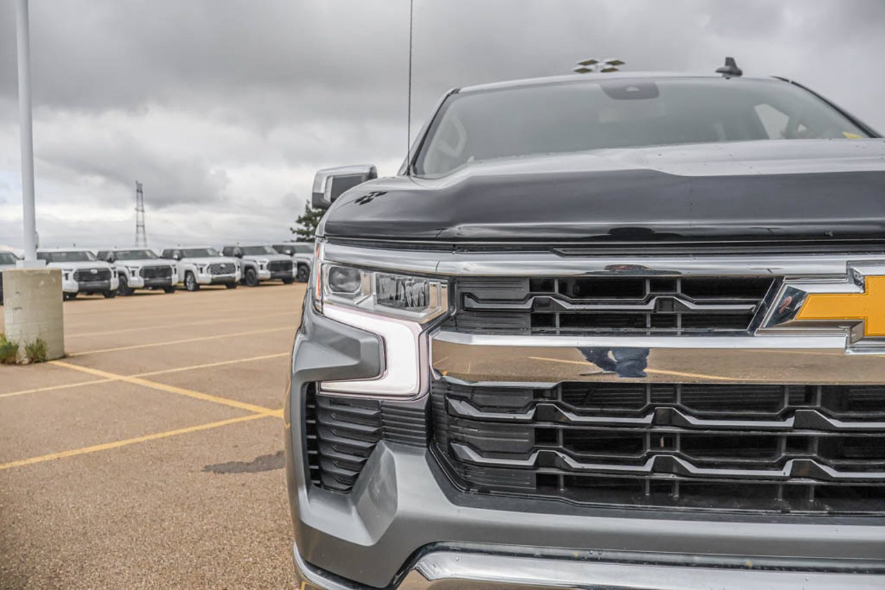 2023 Chevrolet Silverado 1500 4WD Crew Cab 147 LT Grey Sherwood Park - photo #11