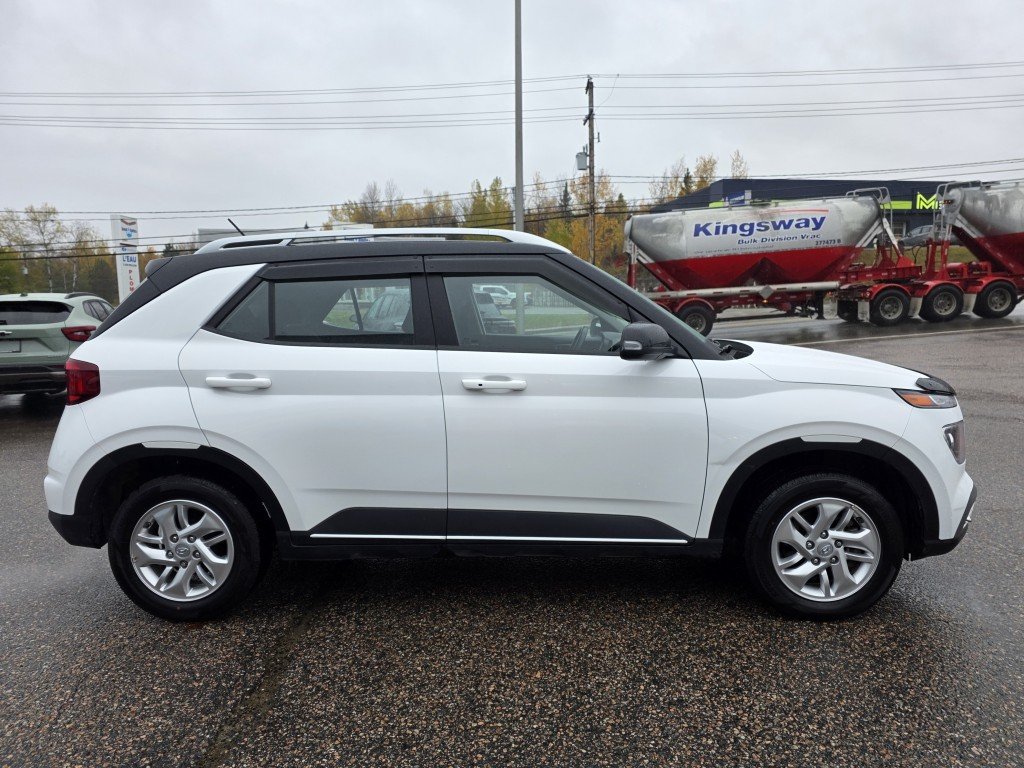 Hyundai Venue Preferred 2024 Blanc Mont-Laurier - photo #31