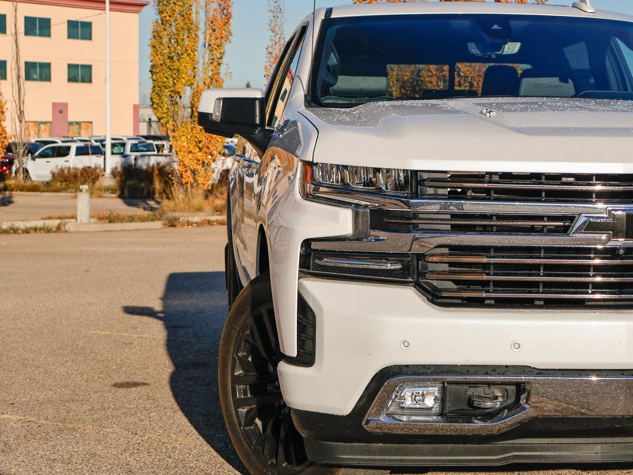 2020 Chevrolet Silverado 1500 4WD Crew Cab 147 High Country White Sherwood Park - photo #5
