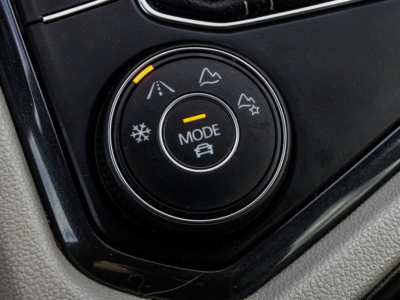 2024 Volkswagen Tiguan Highline R-Line 4MOTION White Sherwood Park - photo #30
