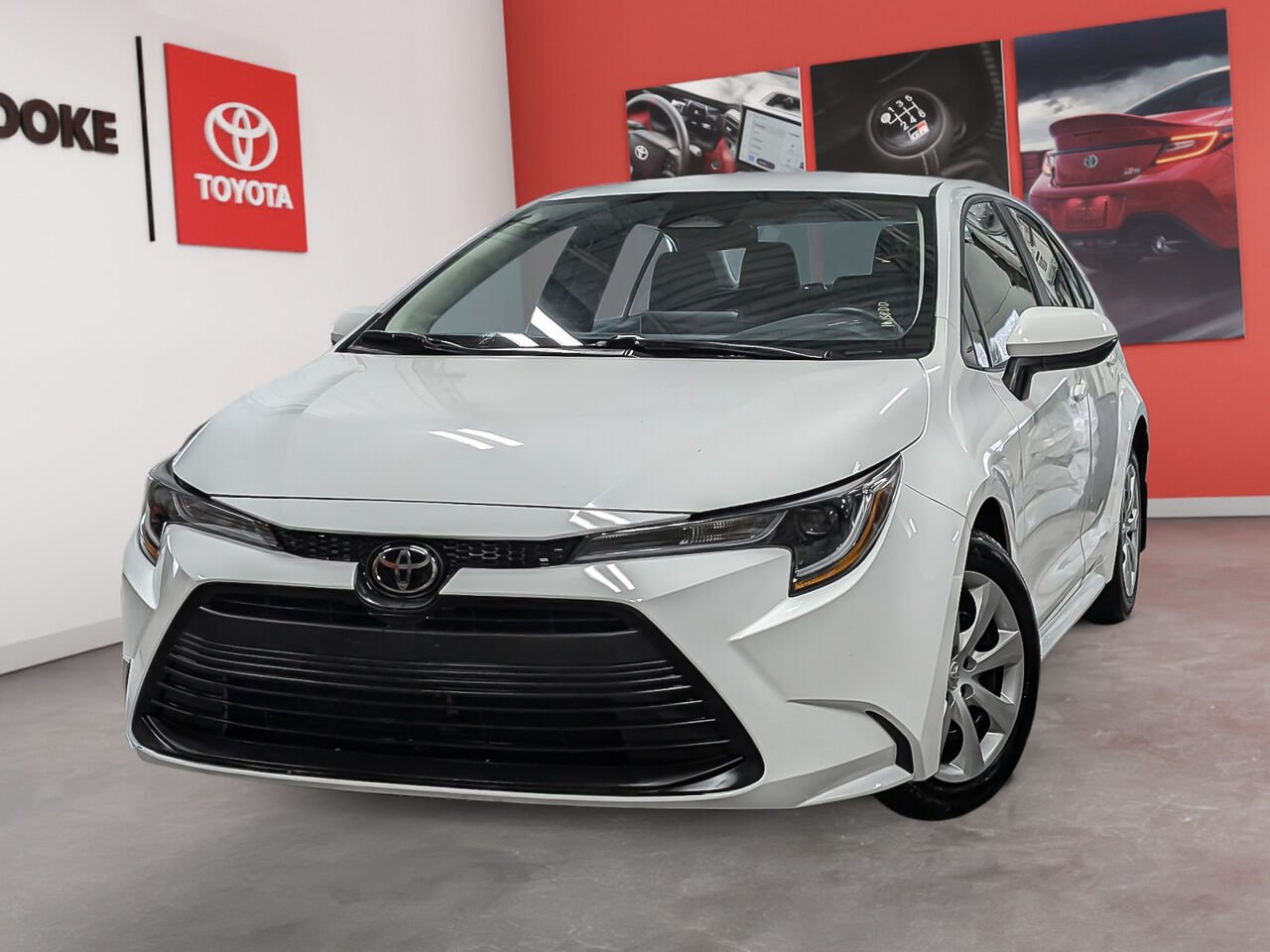 Toyota Corolla LE/SIÈGES CHAUFFANTS/CAMÉRA DE RECUL/BLUETOOTH/AC/ 2023 blanc Sherbrooke - photo #0
