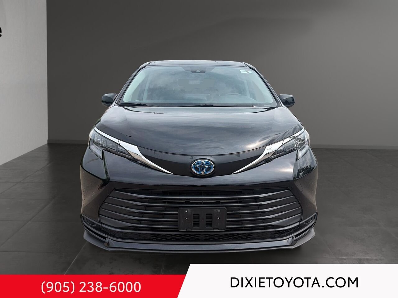 2024 Toyota Sienna LE AWD HYBRID / CLEAN CARFAX / 8 SEATS / HEATED SEATS / ALLOY WHEELS / CARPLAY AND ANDROID AUTO Black Mississauga - photo #1