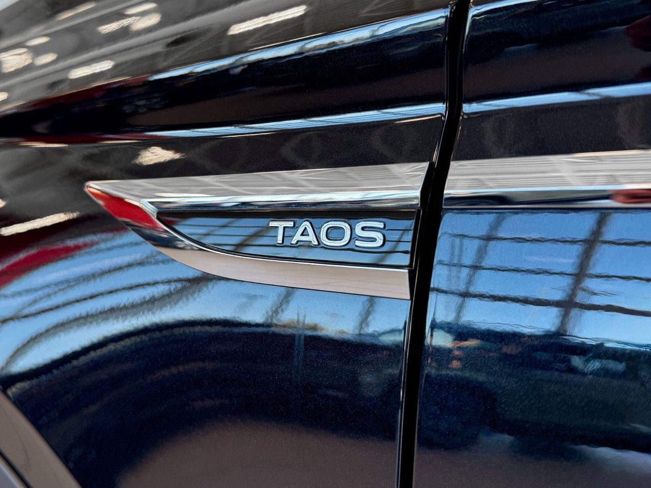 2024 Volkswagen Taos Black Notre-Dame-des-Prairies - photo #15