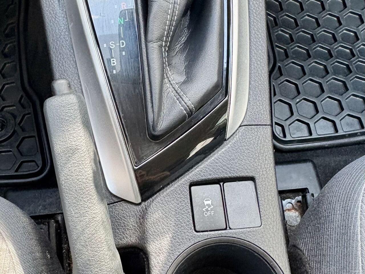 Toyota COROLLA 2017 Argent Mont-Laurier - photo #22