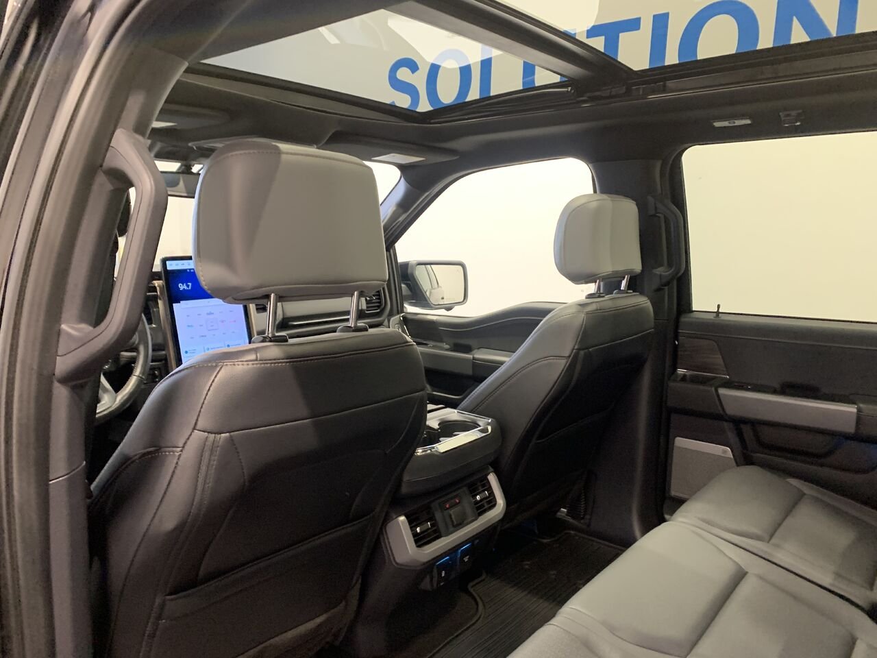 Ford F-150 Lightning LARIAT LARIAT + GROSSE BATTERIE +CUIR + TOIT PANO 2025 Bleu Châteauguay - photo #27