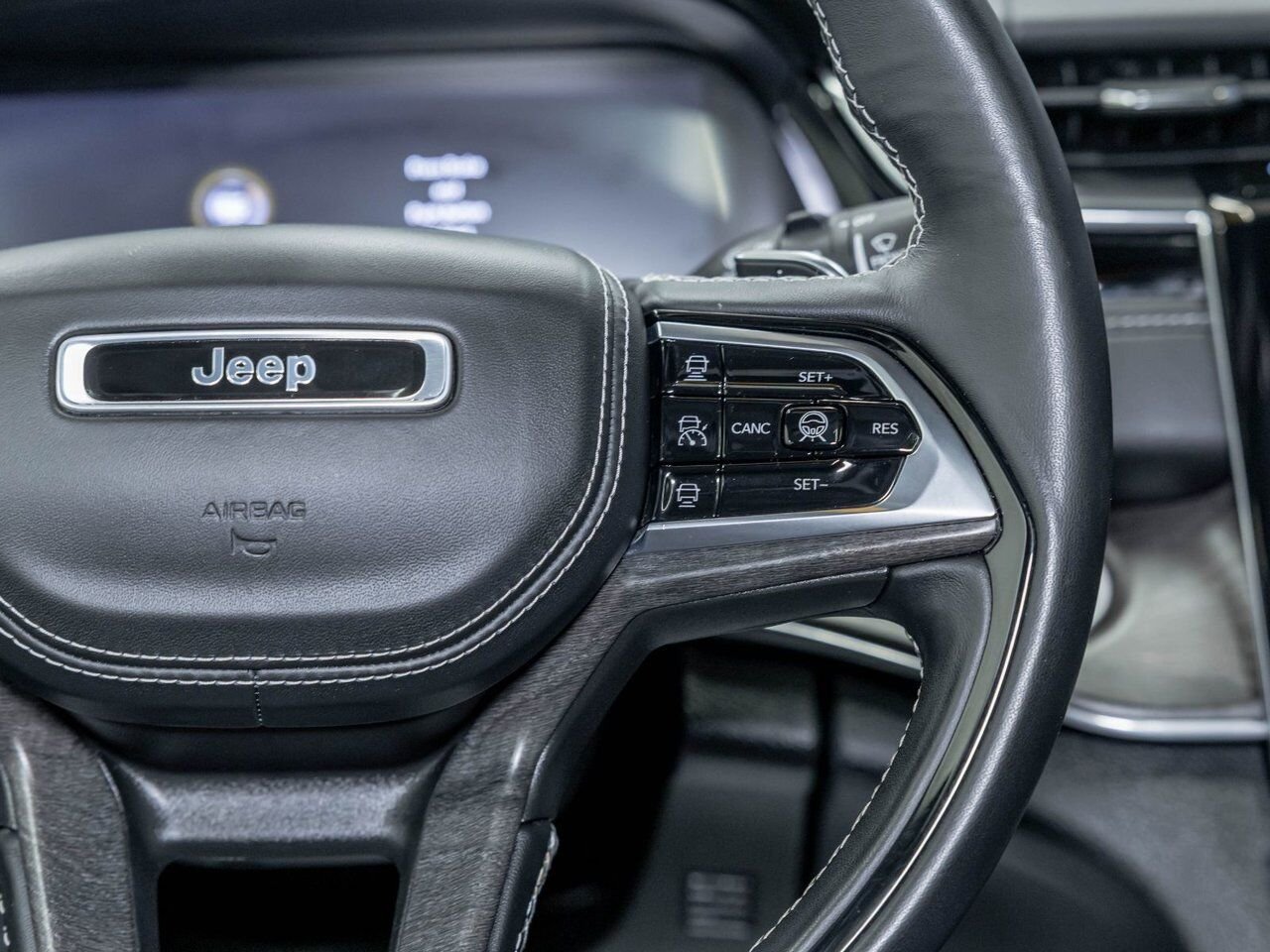 2023 Jeep Grand Cherokee 4xe OVERLAND 4X4 *TOIT* NAV CUIR SIÈGES VENT PROTECH 3 Black Saint-Jérôme - photo #16