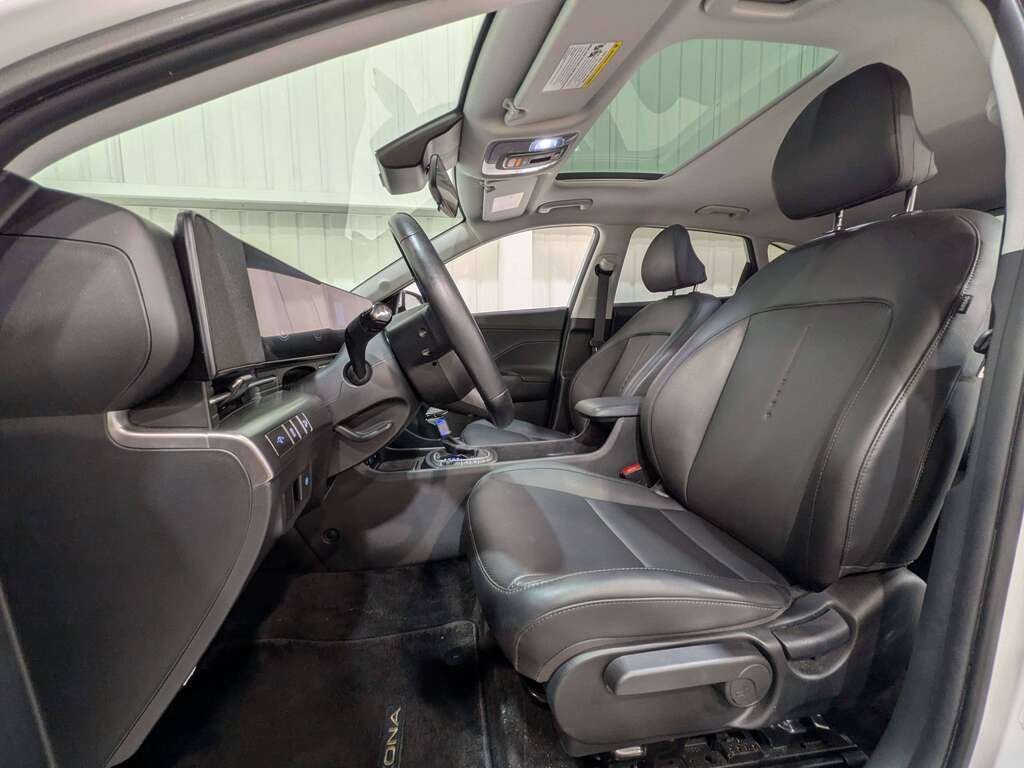 2025 Hyundai Kona 2.0L Preferred AWD w/Trend Package White Val-David - photo #1