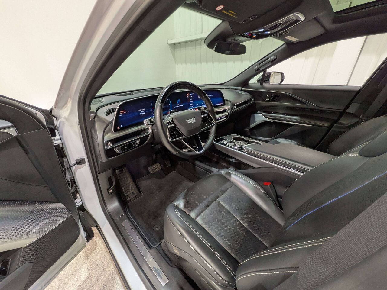 2024 Cadillac LYRIQ 4dr Sport w/1SJ White Mirabel - photo #10