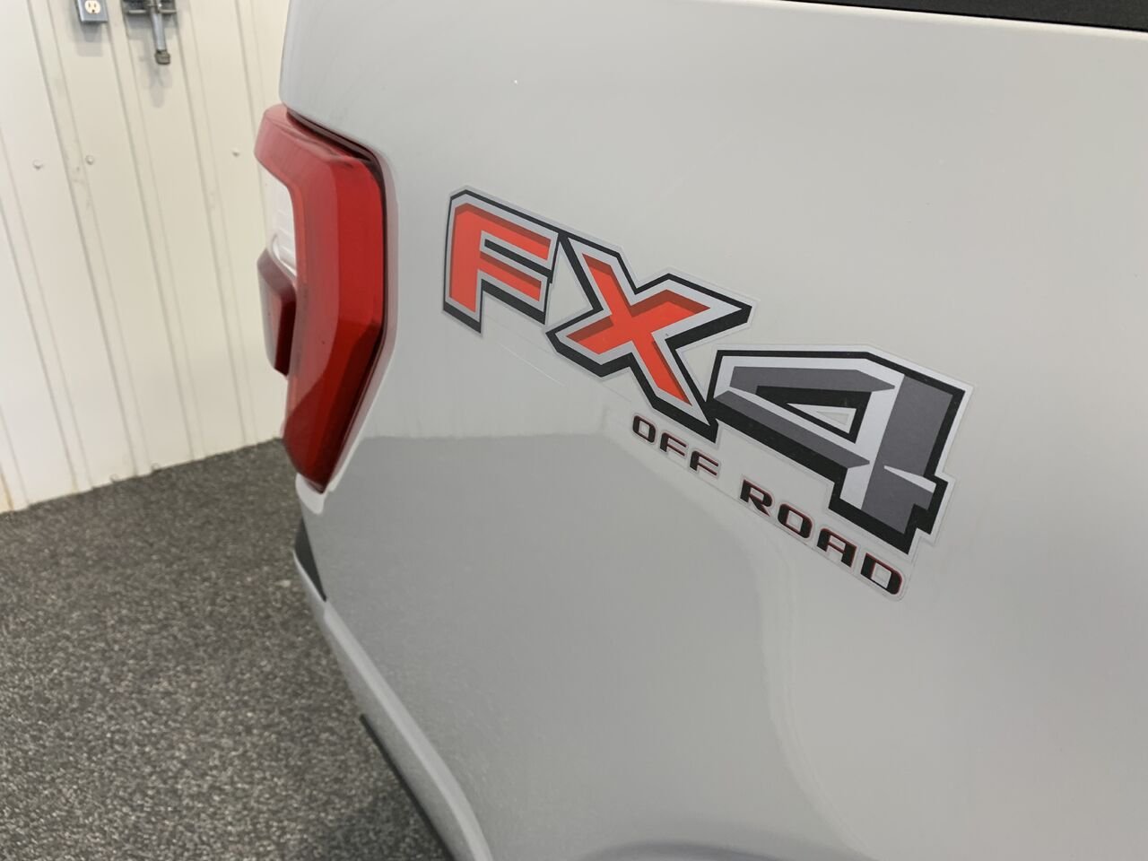 2023 Ford F-150 Grey Saint-Eustache - photo #7