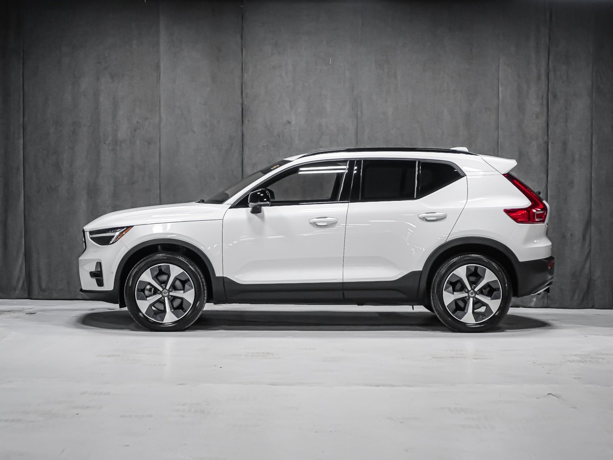 Volvo XC40 B5 PLUS DARK CLIMAT CYCLISTE 2026 Blanc Montréal - photo #2