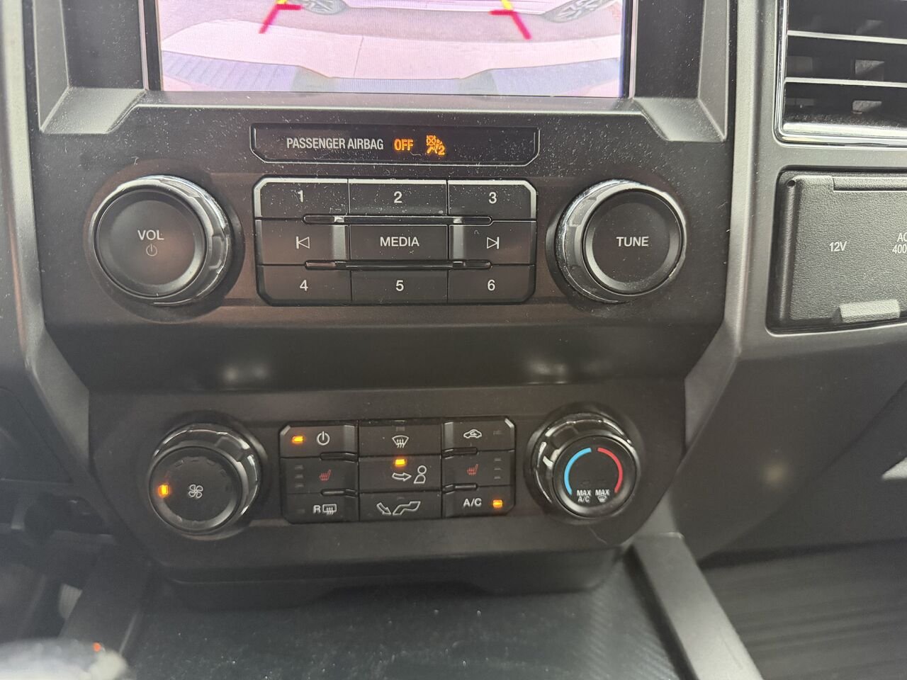Ford F-150 sièges chauffants jamais accidenté 302a ensemble FX4 2019 Rouge Châteauguay - photo #16