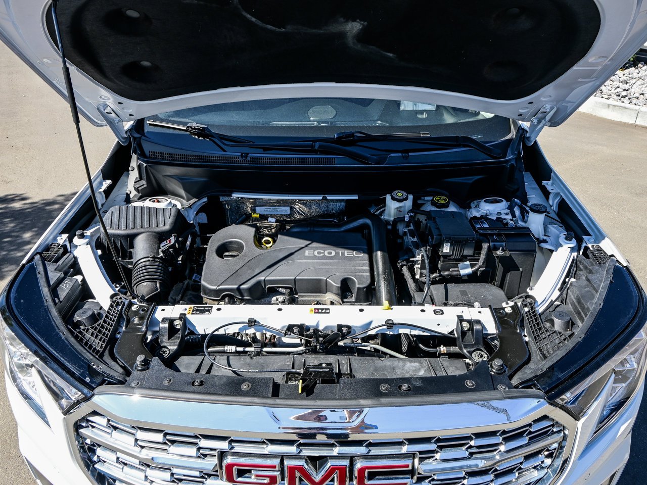 2022 GMC Terrain AWD 4dr Denali White Sherwood Park - photo #8