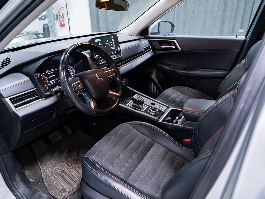 Mitsubishi Outlander LE BANC CHAUFFANT APPLE CAR PLAY SANS FIL 2024 Argent