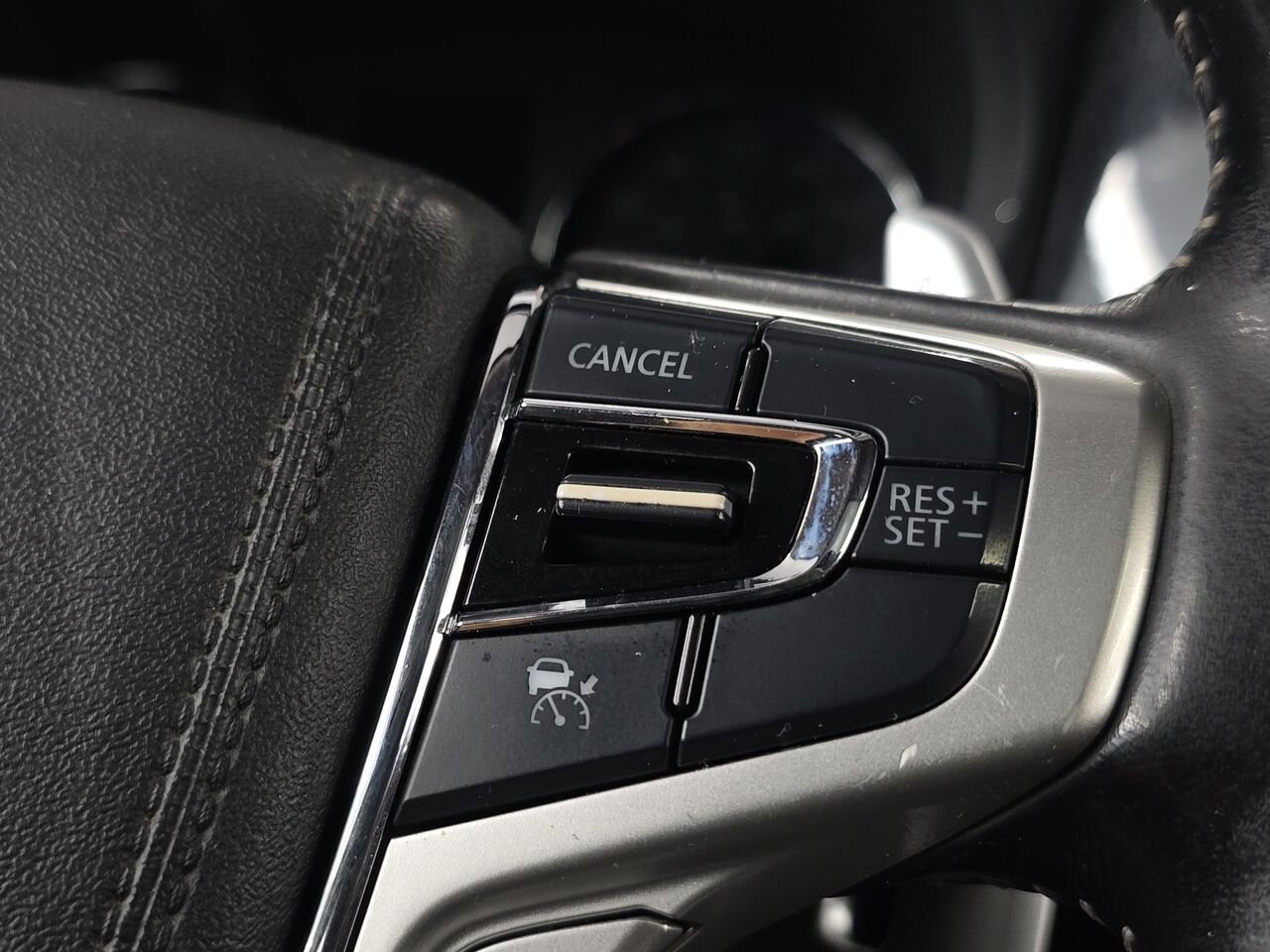 2018 Mitsubishi Outlander Plug-In Hybrid GT S-AWC Grey Val-David - photo #19