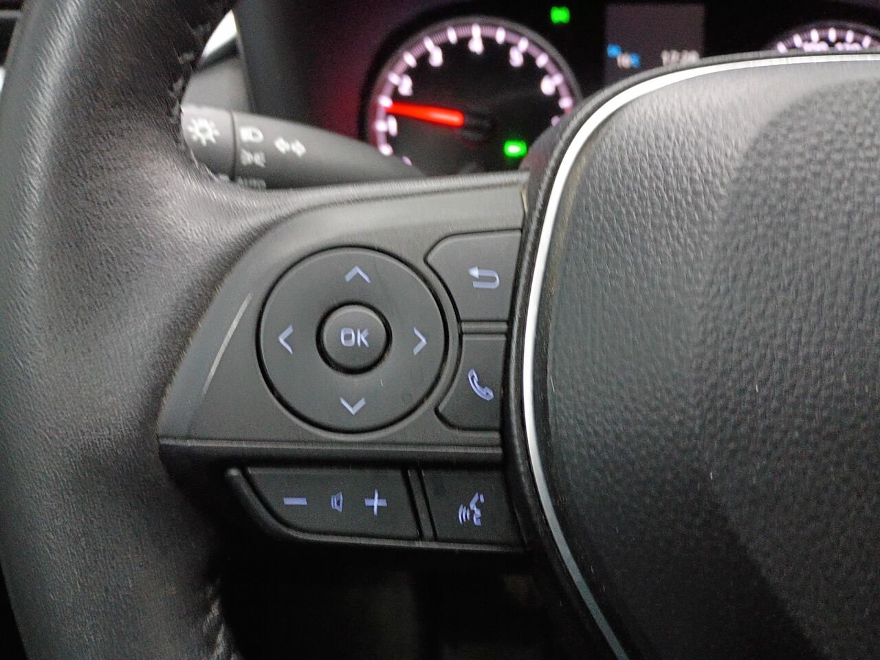 2022 Toyota RAV4 Red Blainville - photo #24