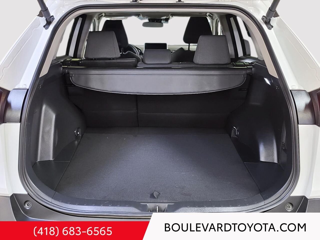 Toyota RAV4 Hybride 100281A-85 | XLE, AWD 2024 Blanc Québec - photo #19
