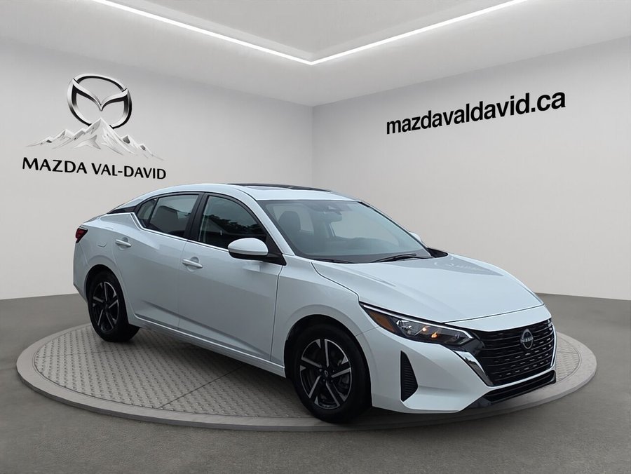 Nissan Sentra SV CVT, toit ouvrant, écran tactile, sièges chauffants 2024 Blanc