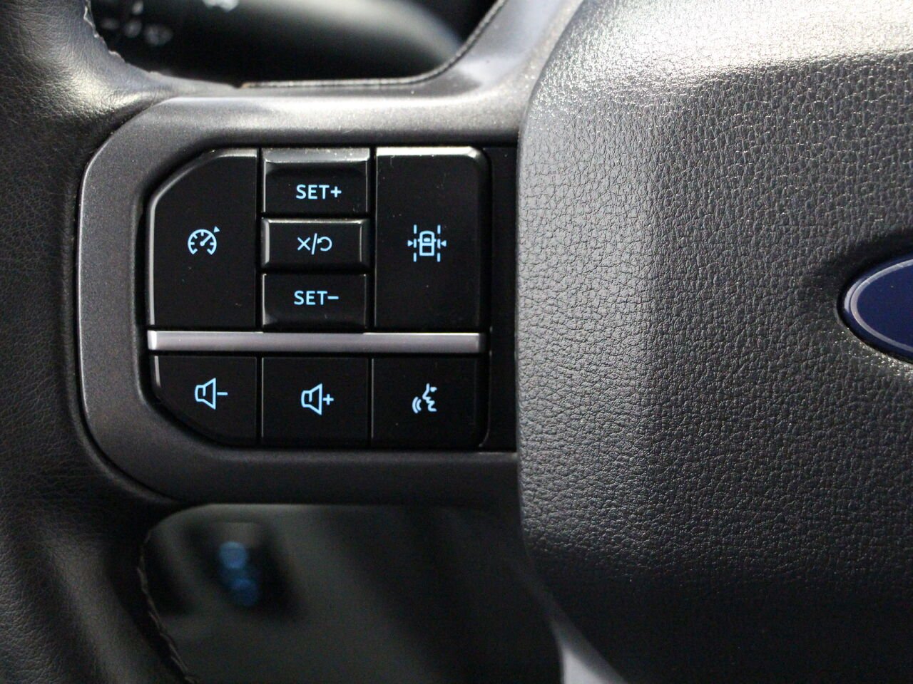 Ford F-150 Lightning XLT F150 LIGHTNING XLT 2024 Rouge Châteauguay - photo #17