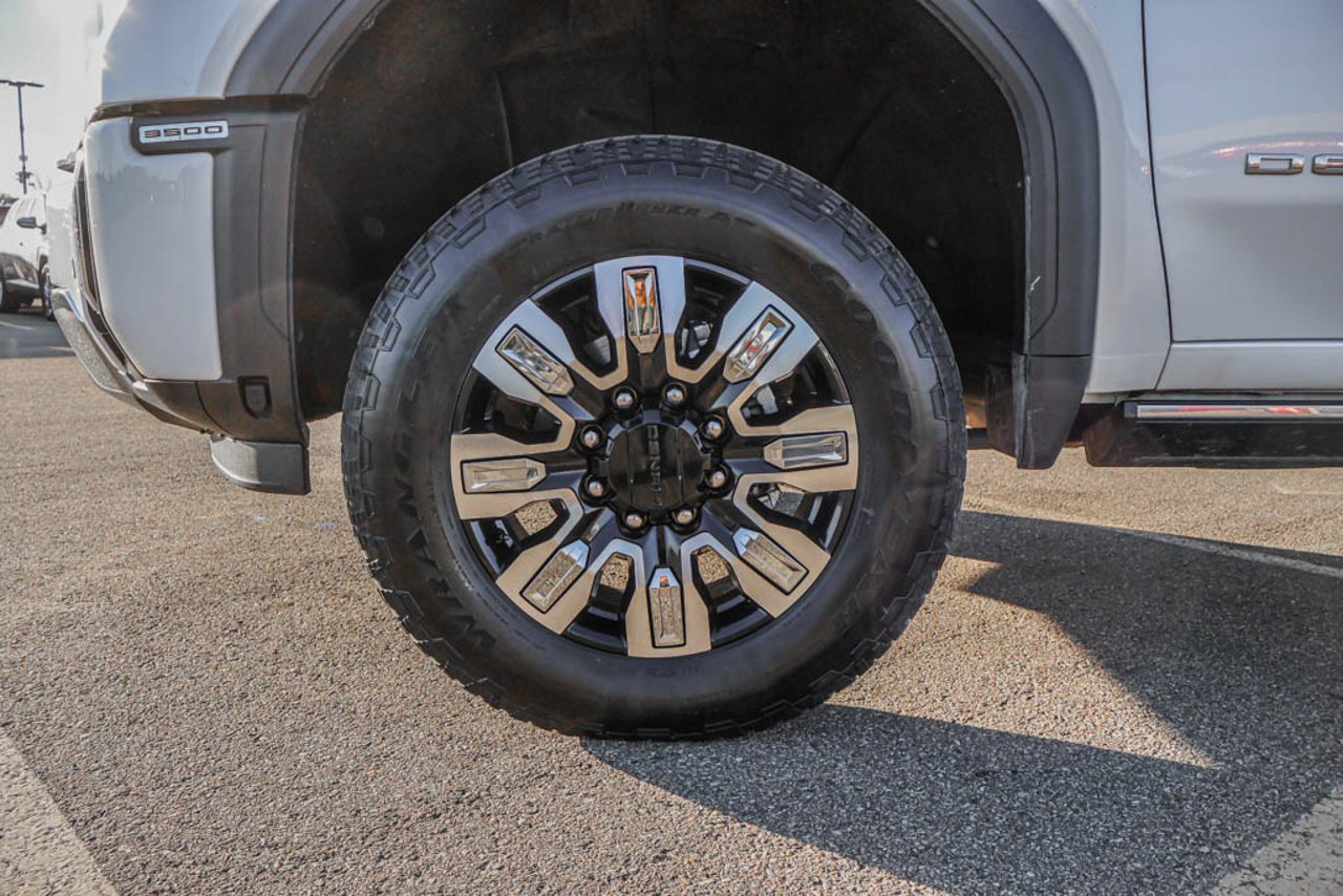 2025 GMC Sierra 3500HD 4WD Crew Cab 159 Denali White Sherwood Park - photo #12