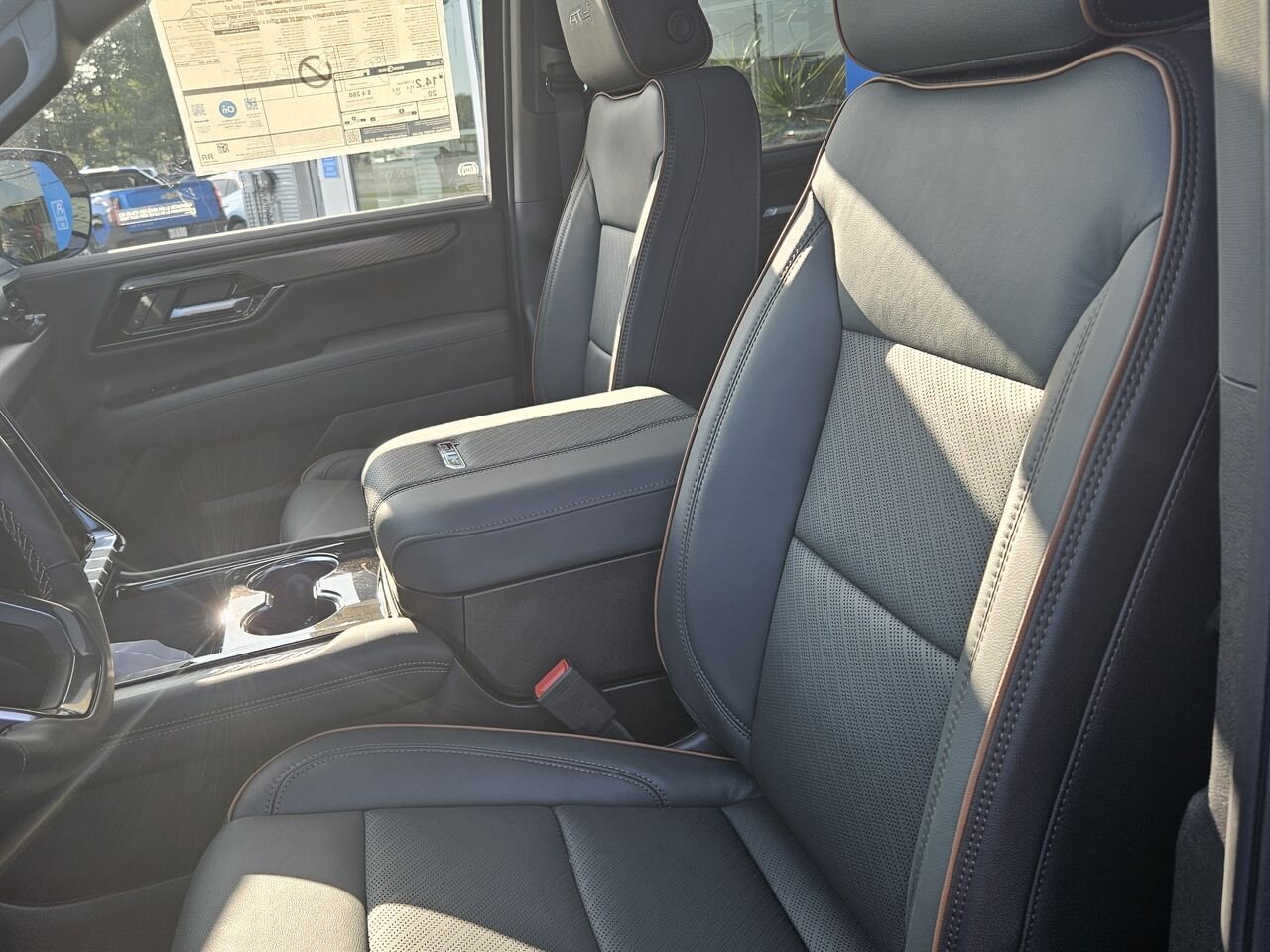 2026 GMC Yukon AT4 4 portes 4RM Sterling Metallic Thetford Mines - photo #15