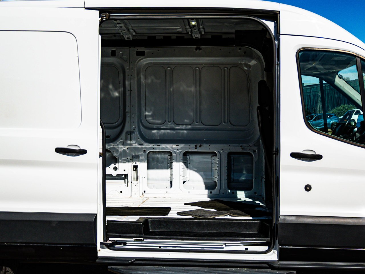 2017 Ford Transit Cargo Van T-250 148 Med Rf 9000 GVWR Sliding RH Dr White Sherwood Park - photo #28