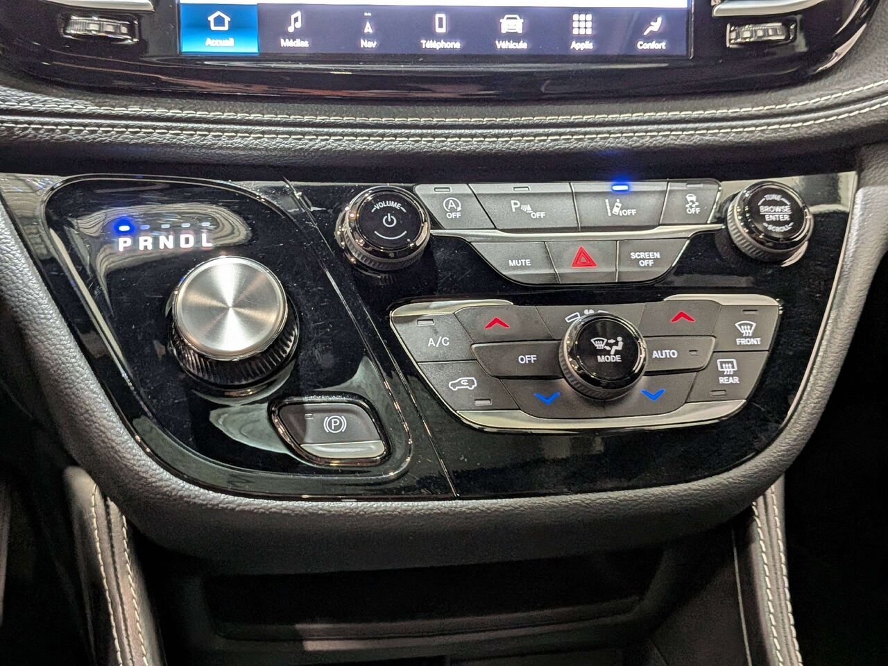 2025 Chrysler Pacifica Limited FWD White Val-David - photo #29