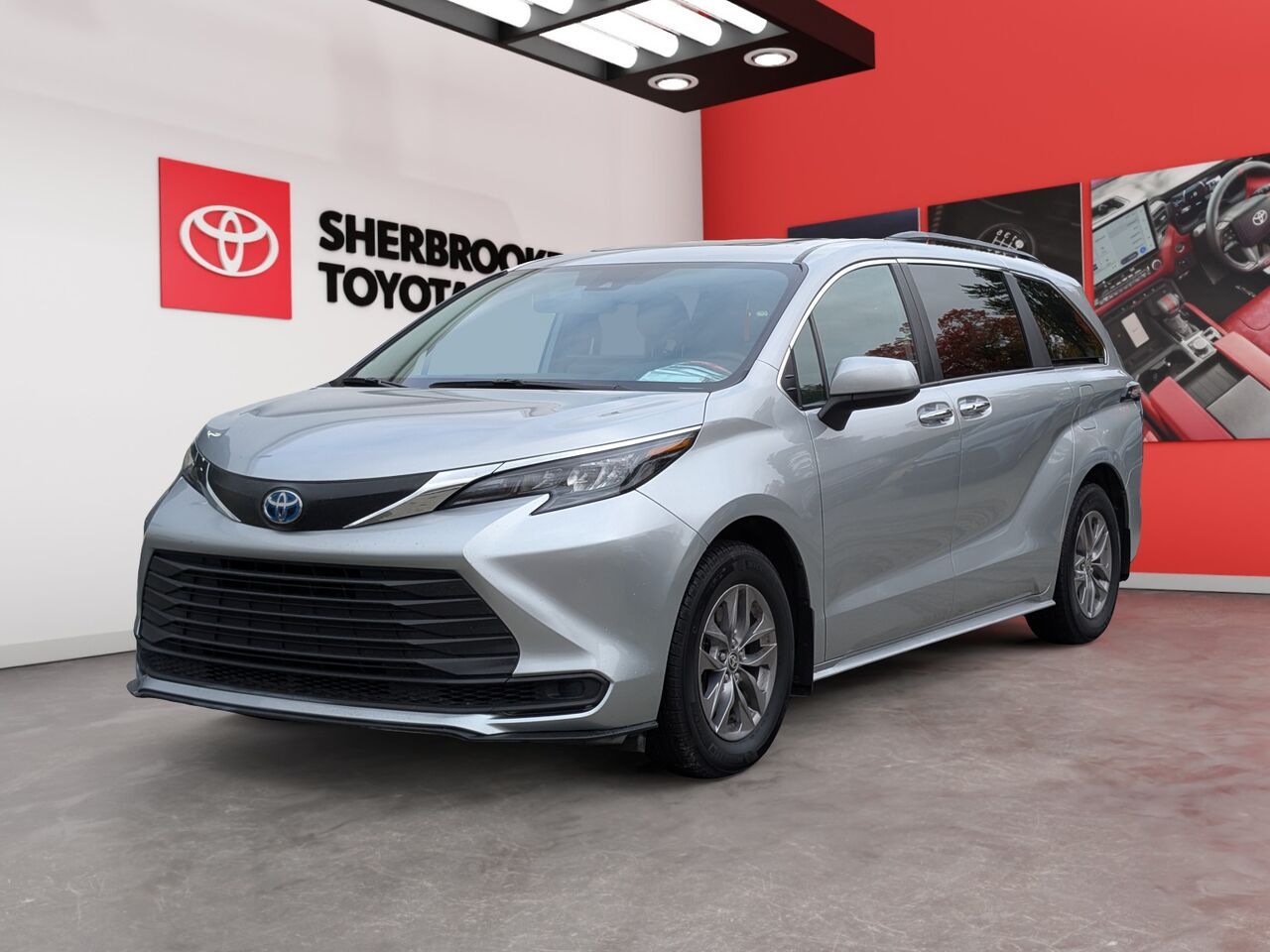 Silver 2025 Toyota Sienna Minivan Front-Wheel Drive Automatic