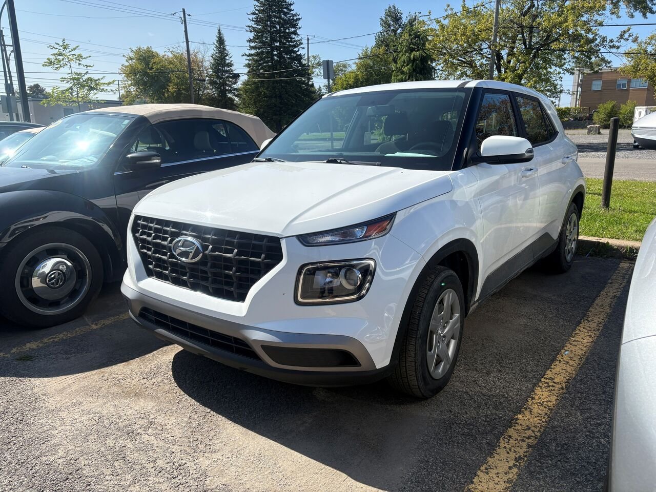 2022 Hyundai Venue White Blainville - photo #0