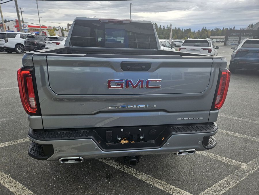 GMC Sierra 1500 Denali cabine multiplace 4RM 147 po 2026 Argent métallisé