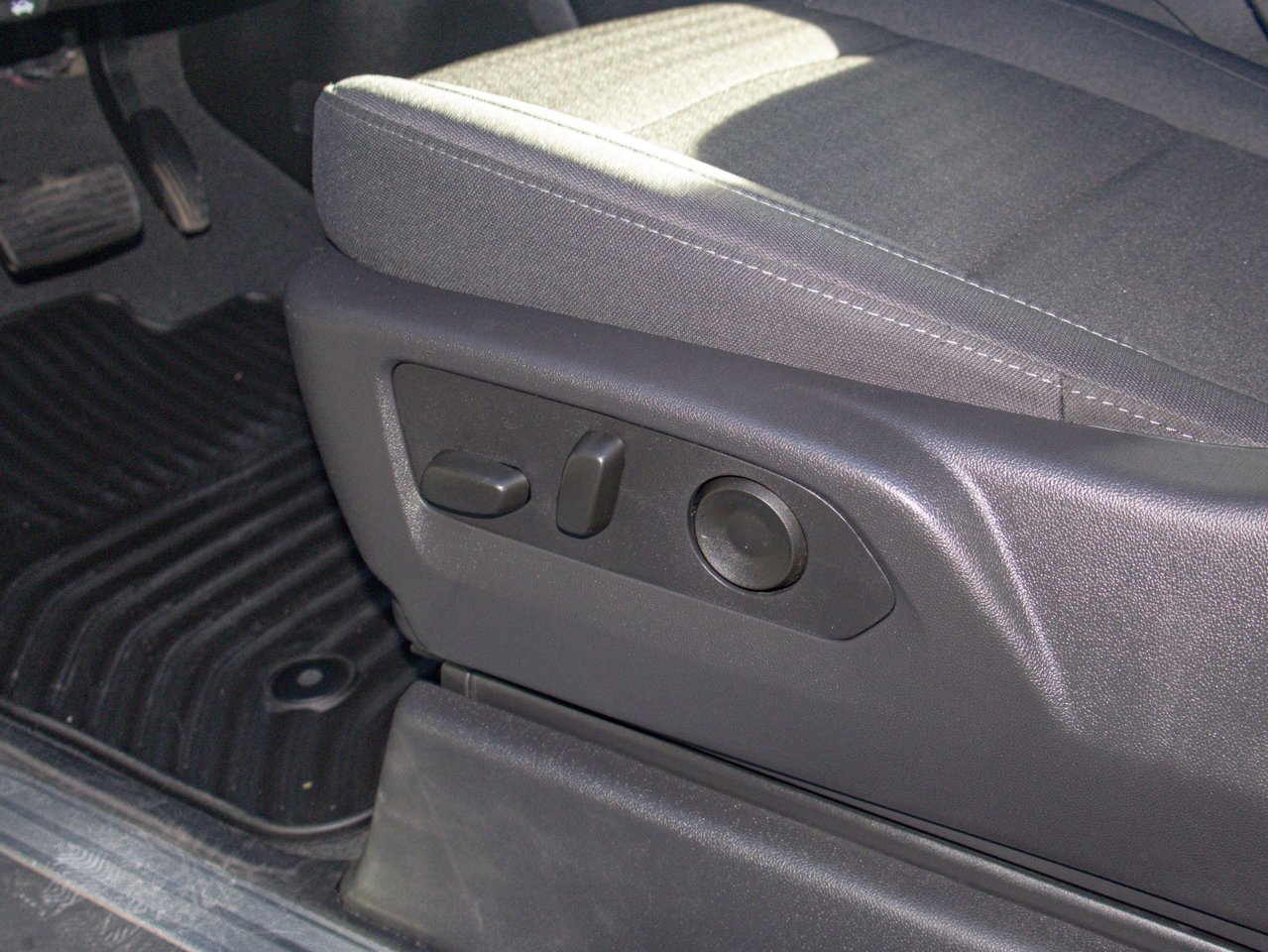 2025 Chevrolet Silverado 1500 4WD Crew Cab 147 RST Black Sherwood Park - photo #17
