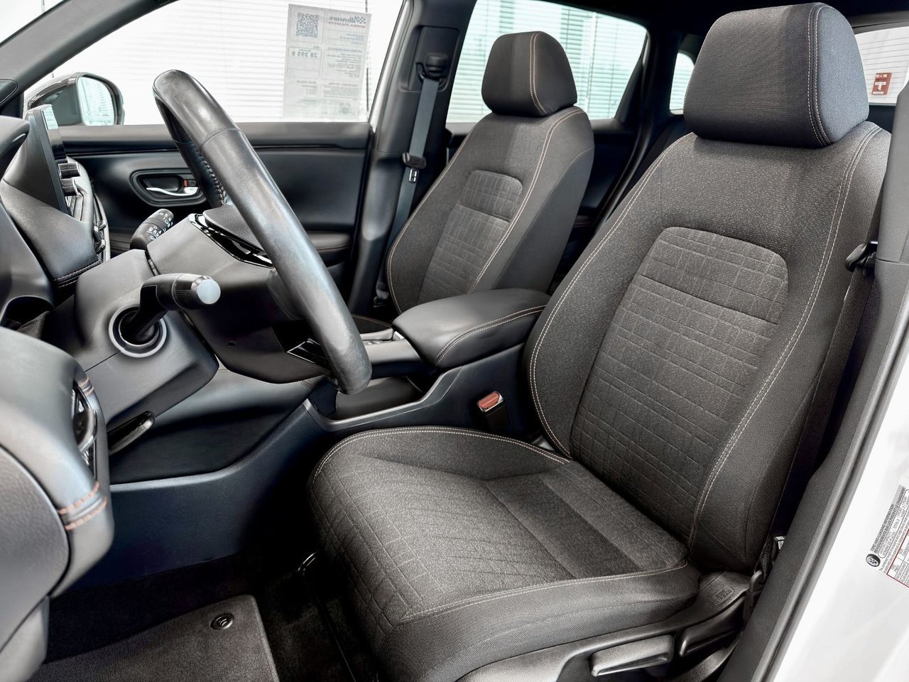 2023 Honda HR-V White Notre-Dame-des-Prairies - photo #12