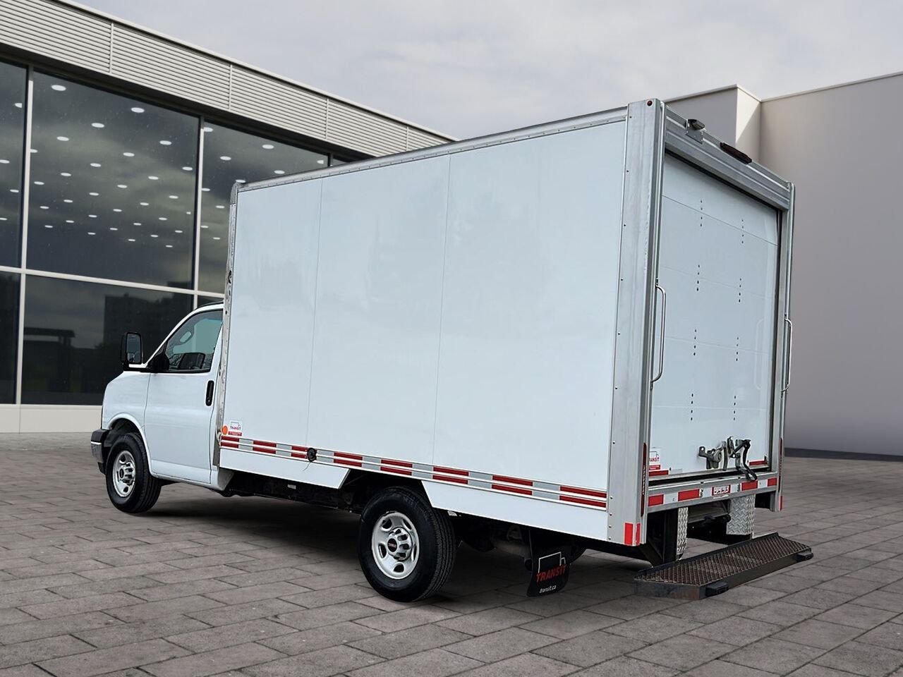 GMC Fourgonnette commerciale Savana 2023 Blanc Québec - photo #21