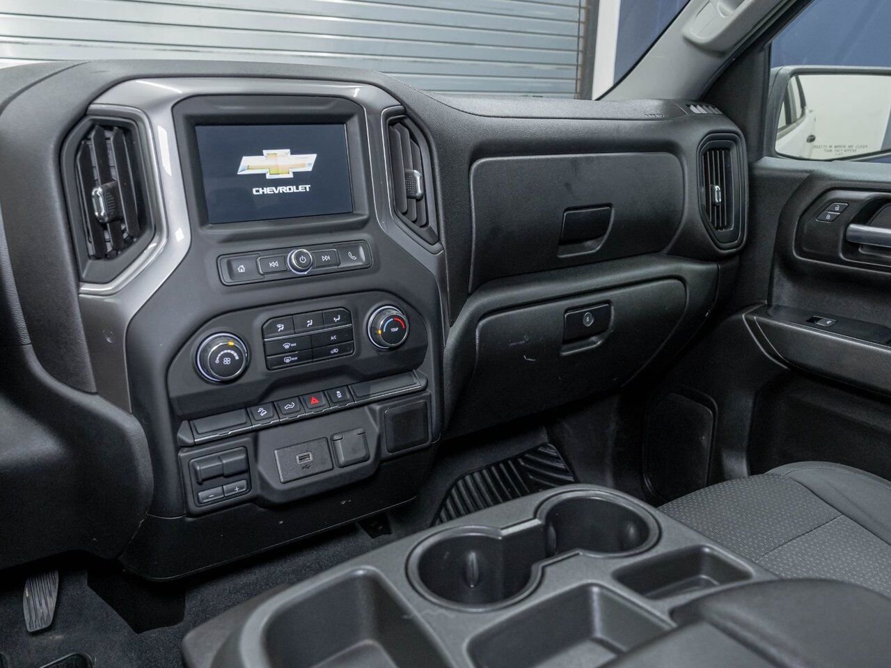 Chevrolet Silverado 1500 CUSTOM TRAIL BOSS CREW V8 4X4 *GR. REMORQ* CARPLAY 2019 Blanc Saint-Jérôme - photo #19