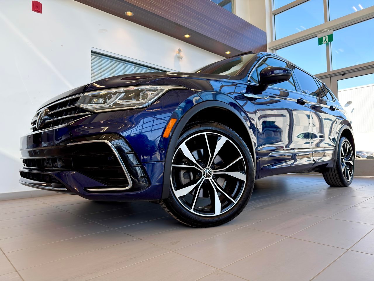 2024 Volkswagen Tiguan Blue Notre-Dame-des-Prairies - photo #1