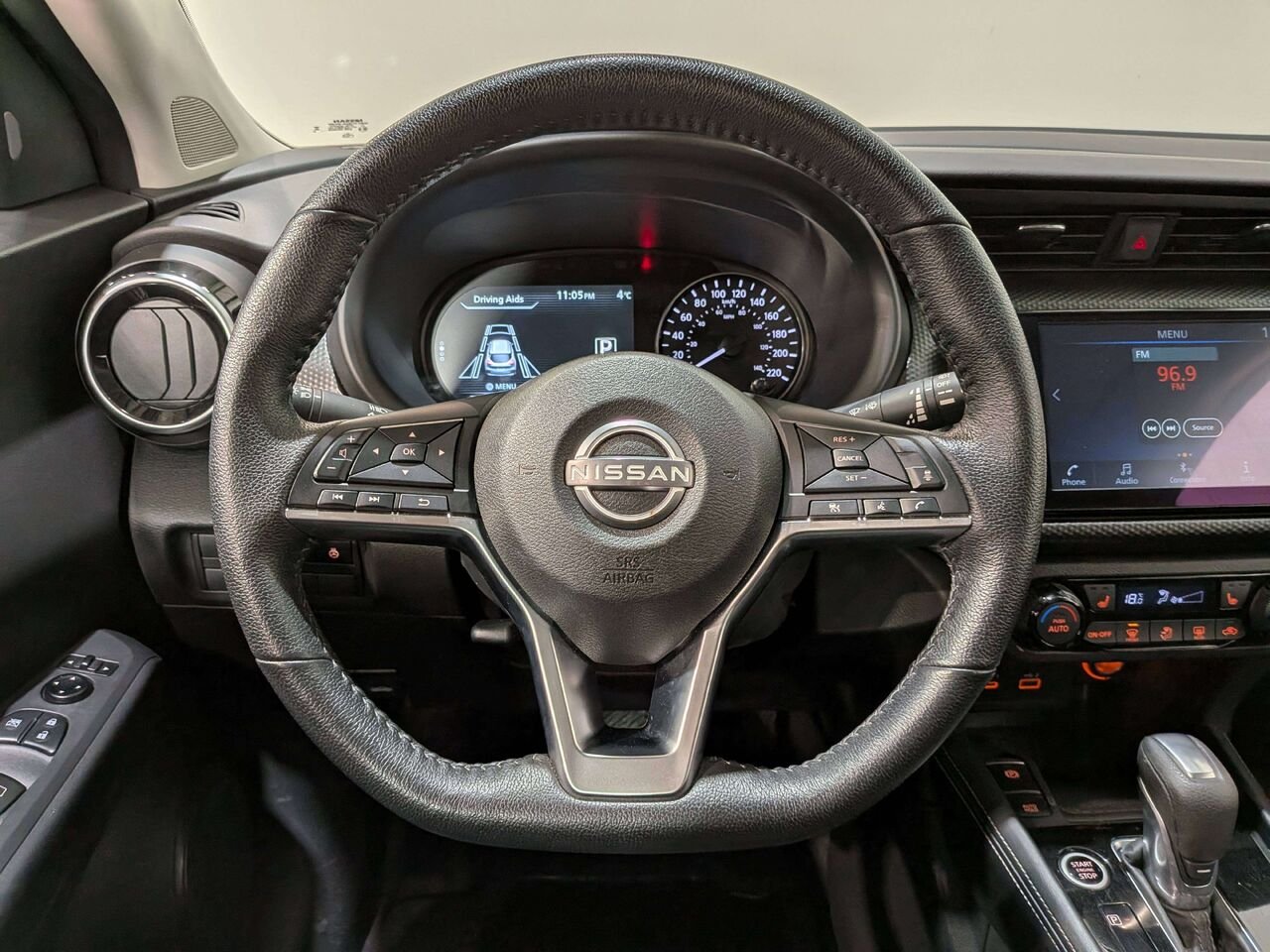 Nissan Kicks Play SV FWD 2025 Blanc Mirabel - photo #12