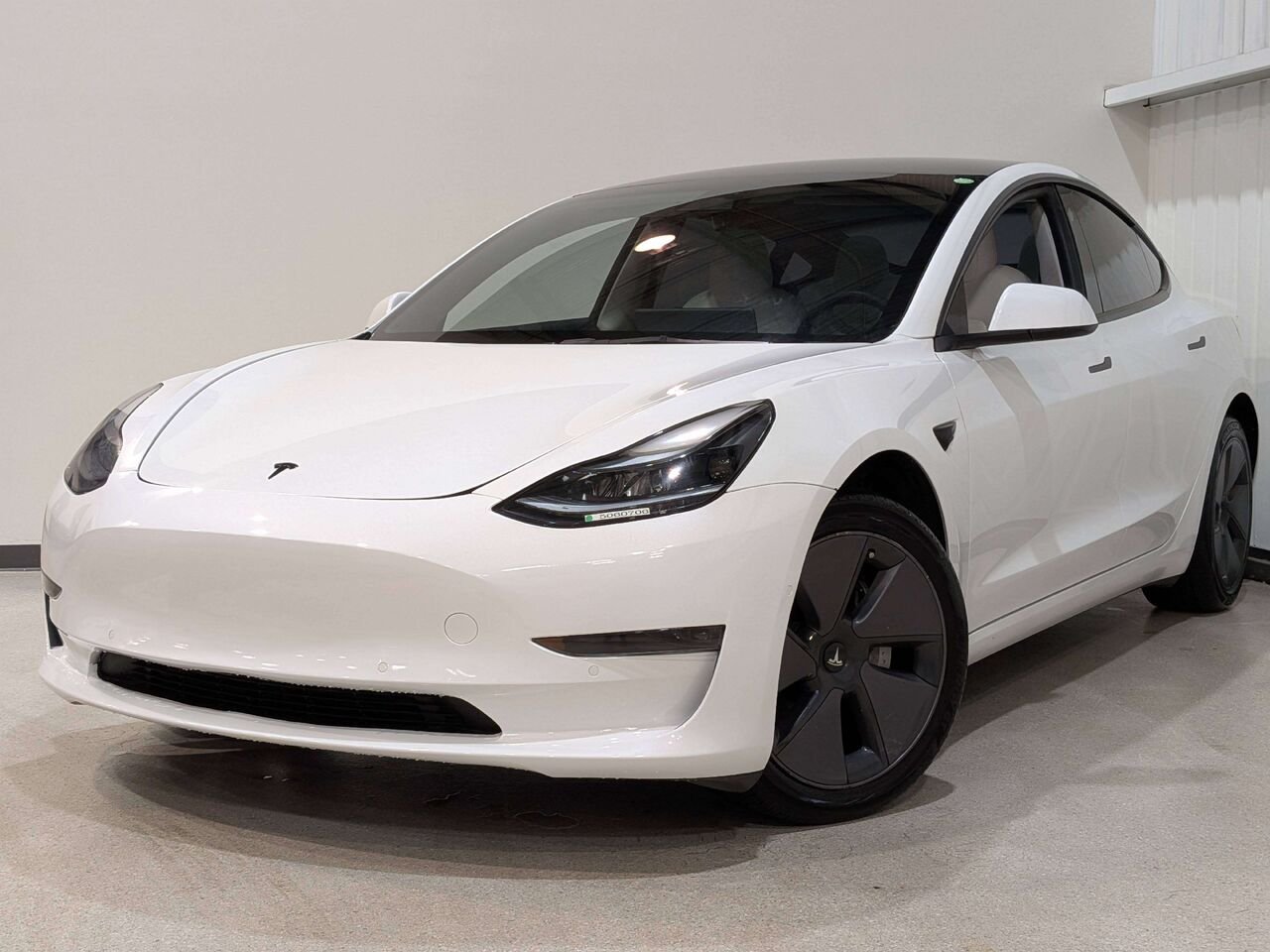 2022 Tesla Model 3 Standard Range RWD *Ltd Avail* White Val-David - photo #0