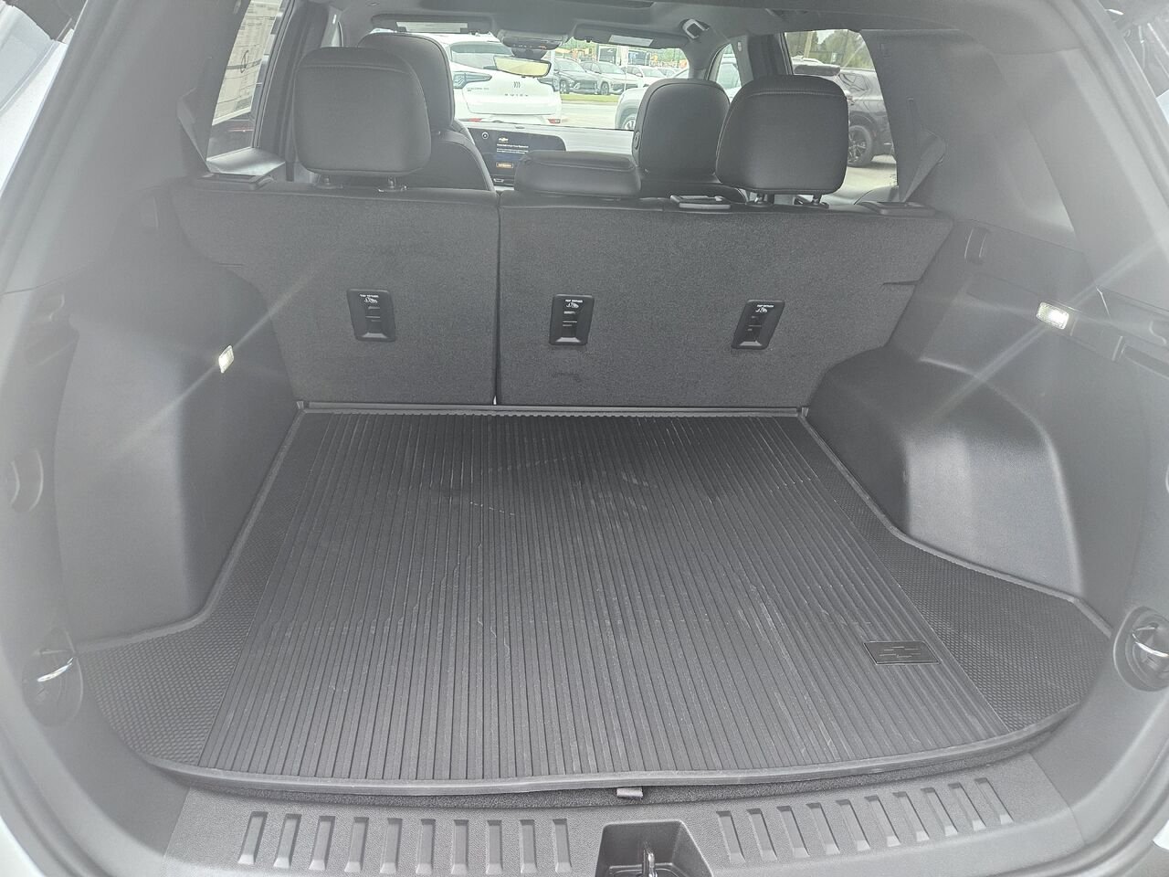Chevrolet Equinox RS 4 portes TI 2027 Blanc polaire, triple couche Thetford Mines - photo #18