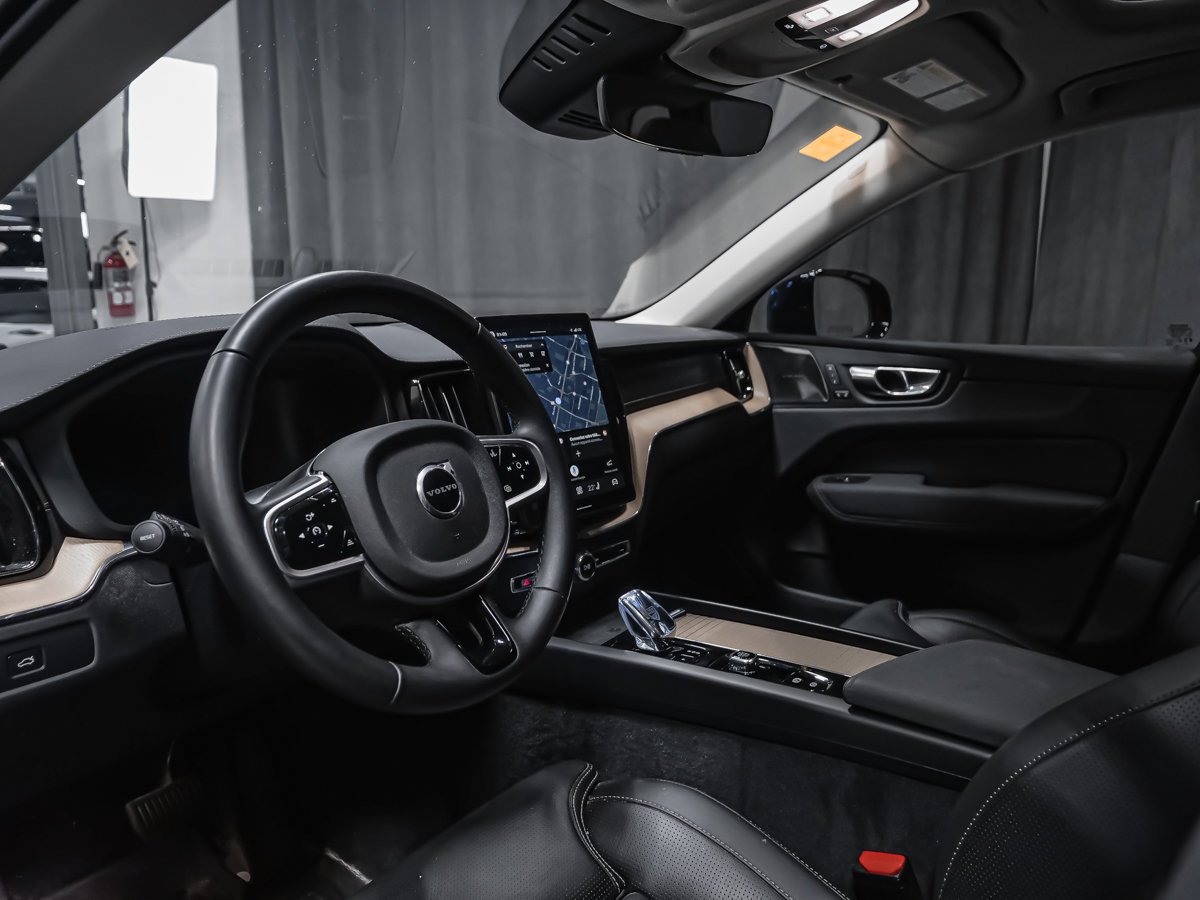 2026 Volvo XC60 B5 ULTRA DARK Black Montreal - photo #1