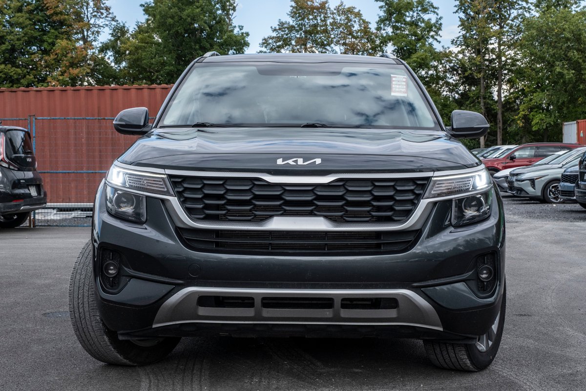 Kia Seltos 2023 Gris Gatineau - photo #1