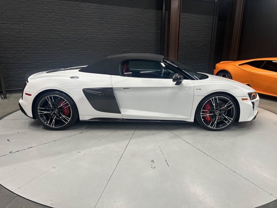 2021 Audi R8 Spyder V10 performance | Carbon Exterior Trim Details | Bang & Olufsen Audio System White